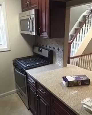 4th image of 1332 Kearney Ave
