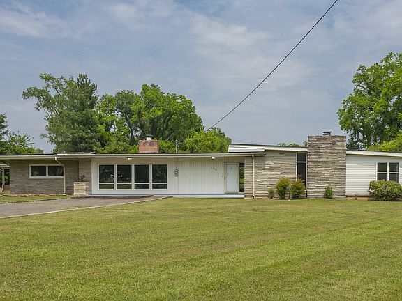 3rd image of 120 Horseshoe Dr