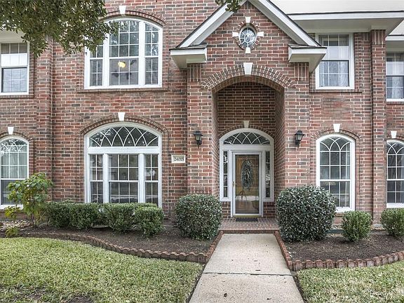 Beautiful brick exterior with immaculate landscaping. New roof 2014!