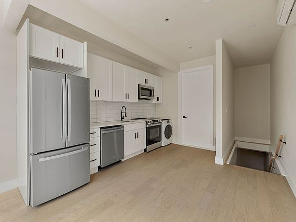 2nd image of 2111 Regent Pl #1F