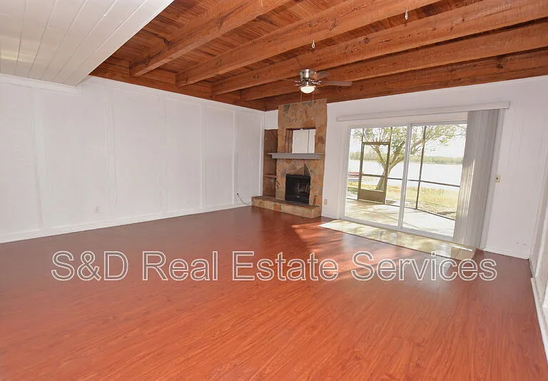 2221 9th St SE — Photo 5
