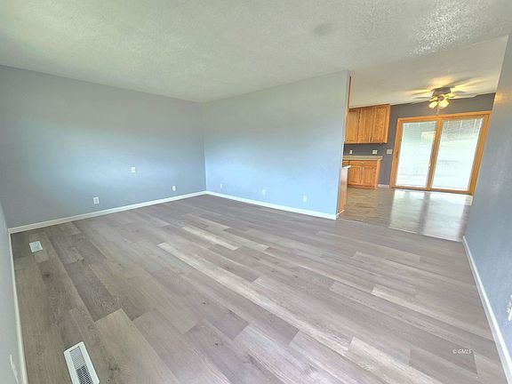 3rd image of 114 Juniper Ave