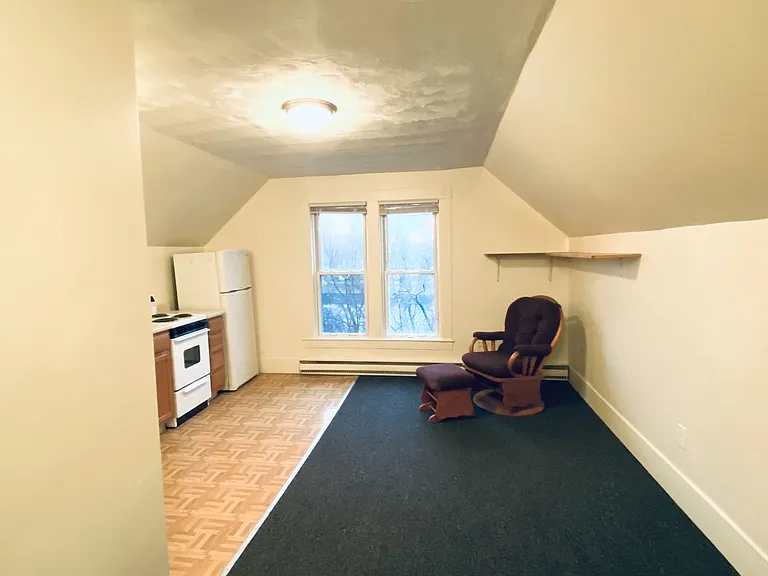 83 Gage St — Photo 3