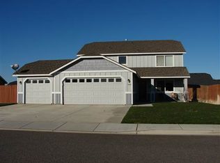 6411 Alpine Lakes Dr, Pasco, WA 99301