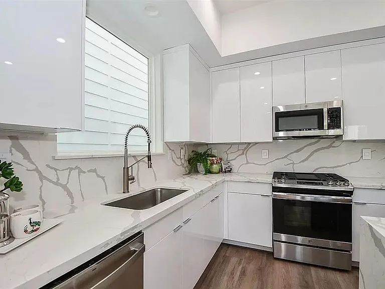 3609 Dennis St — Photo 10