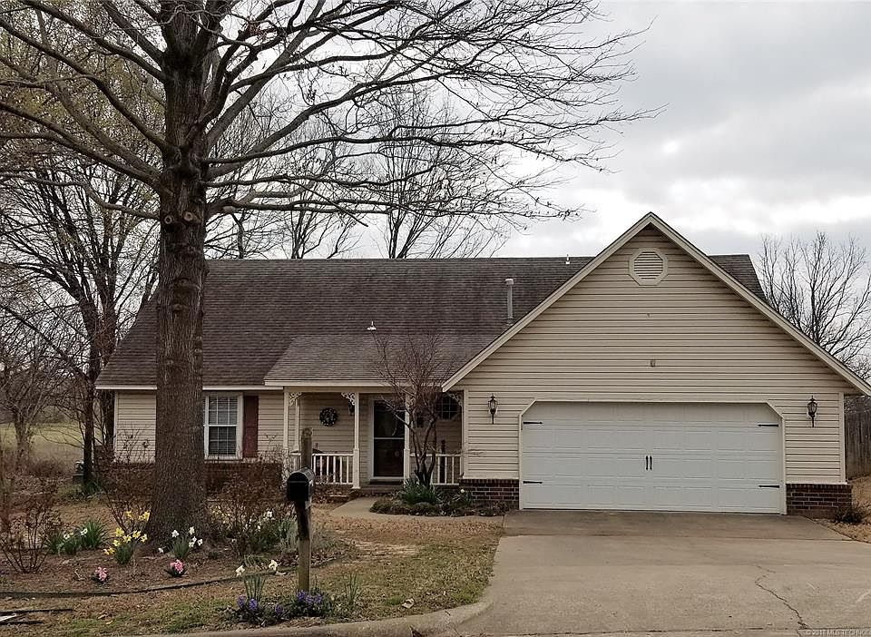 1st image of 994 N Douglas Dr