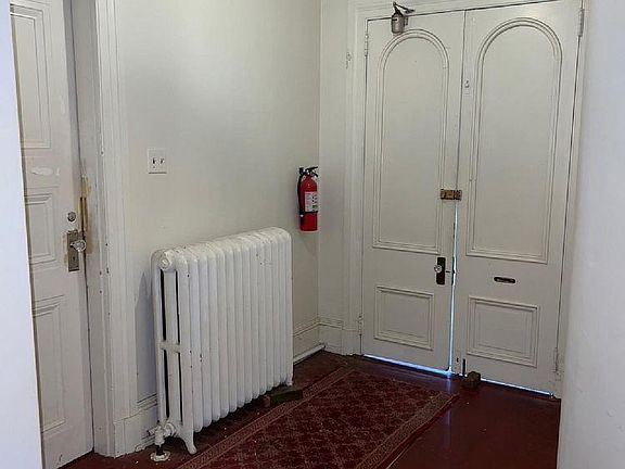 4th image of 25 E Washington St #0B-1Ba-450Sqft