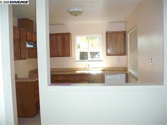 2nd image of 2381 Del Monte St