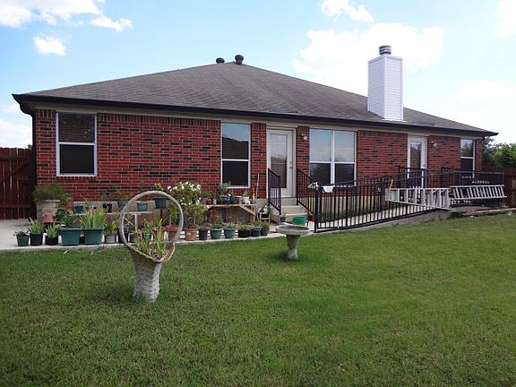 3rd image of 1042 Segovia Cir