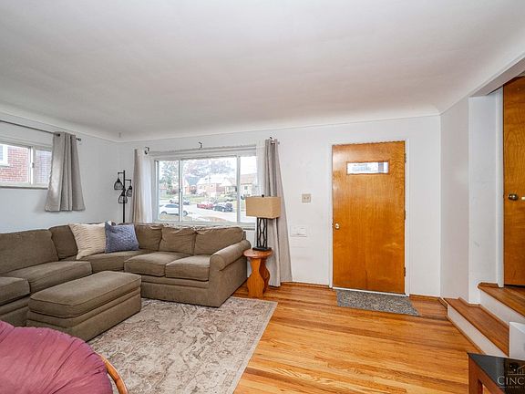 3rd image of 1485 Balfour Ln