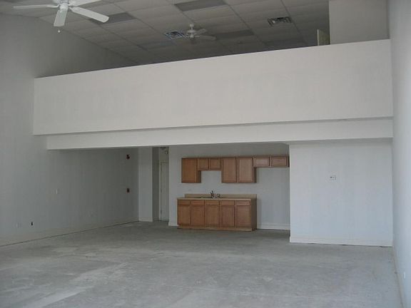 3rd image of 615 W Mondamin St #615