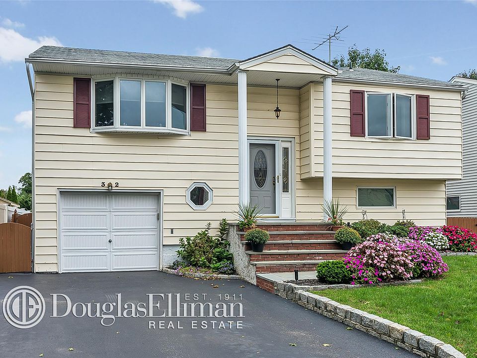 1st image of 32 Ashwood Ct