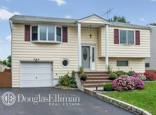32 Ashwood Ct, East Northport, NY 11731