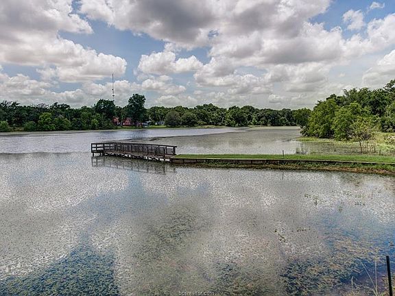 3rd image of 10322 Lakeway Dr