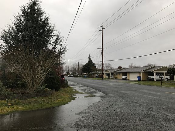 5th image of 1203 9th Ave NW