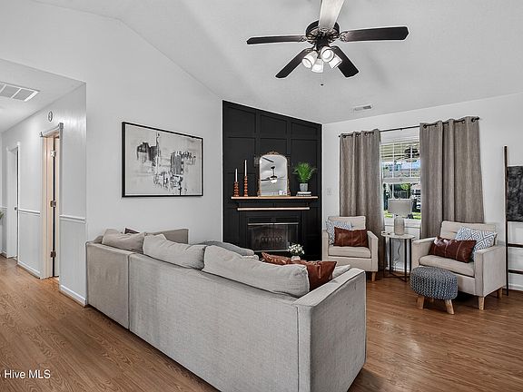 4th image of 122 Glenwood Drive