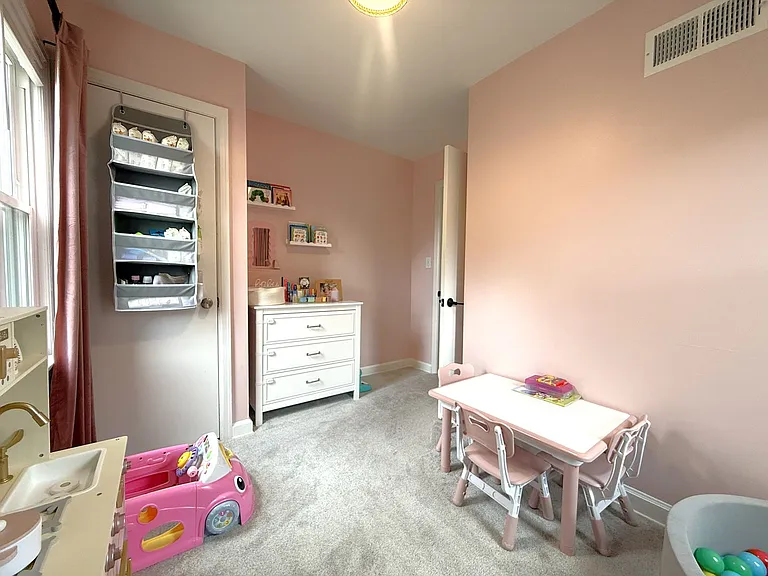 818 S 110th St — Photo 10