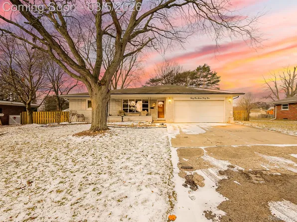 31745 Schoolcraft Ave, Fraser, MI 48026