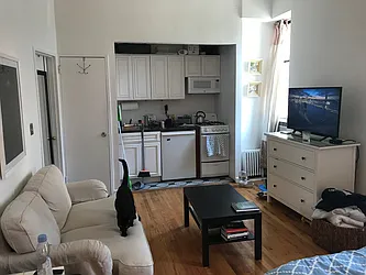 Rented by Salon Realty Corp