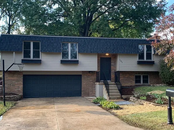 101 Las Olas Dr, Belleville, IL 62221