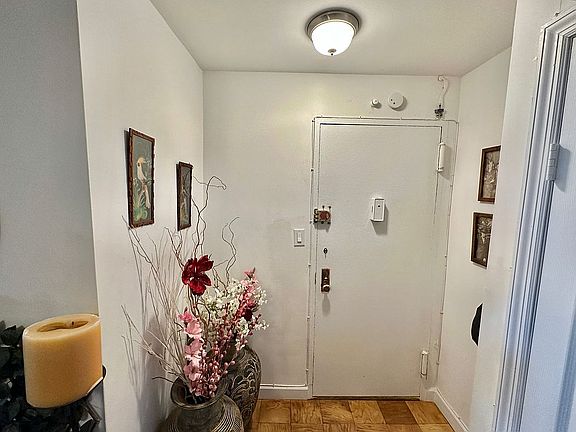 4th image of 61-20 Grand Central Pkwy APT C1005