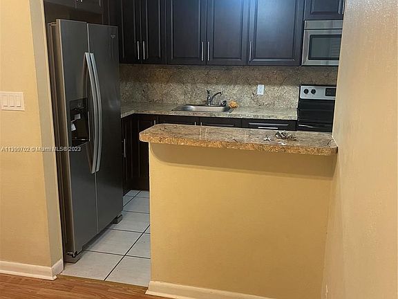 4th image of 16801 NE 14th Ave APT 105