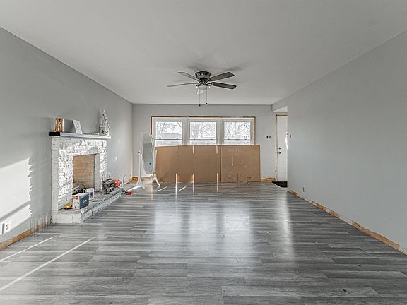3rd image of 130 Bond St