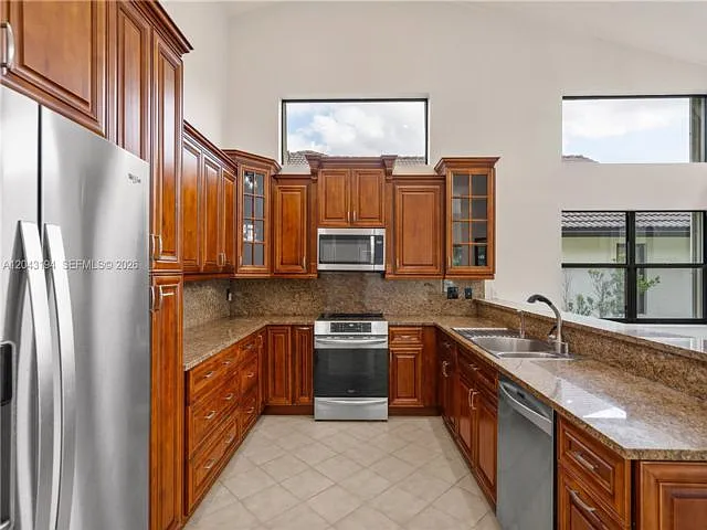 1087 Deerwood Ln — Photo 2