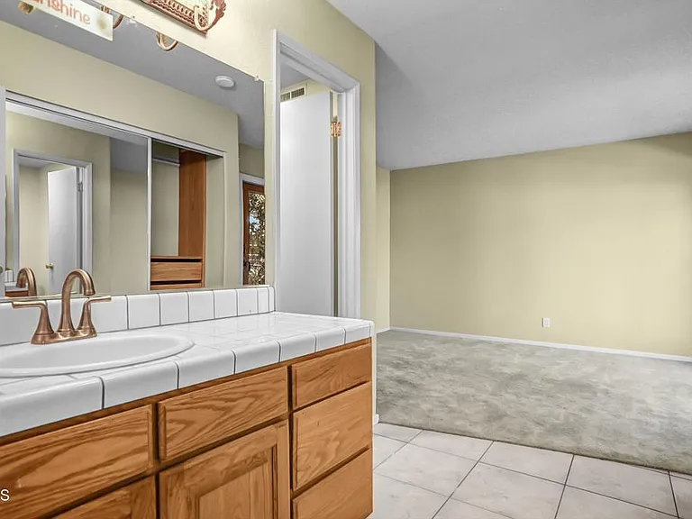 1307 S Petit Ave — Photo 12