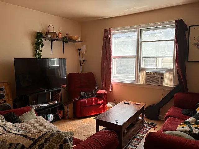 1904 E Bradford Ave #3 — Photo 2