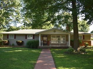 223 E Lafayette St, Staunton, IL 62088
