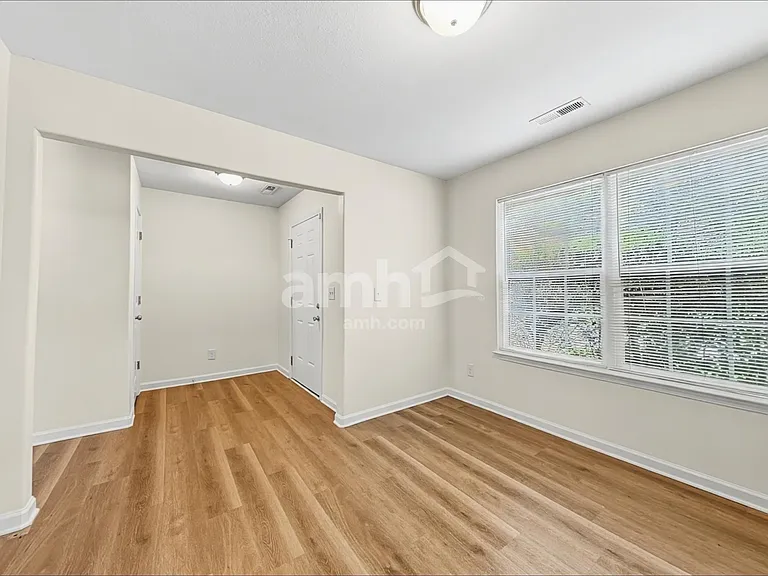 118 Charndon Way — Photo 6