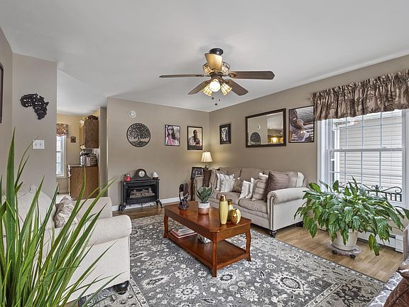 3rd image of 95 Norton Dr