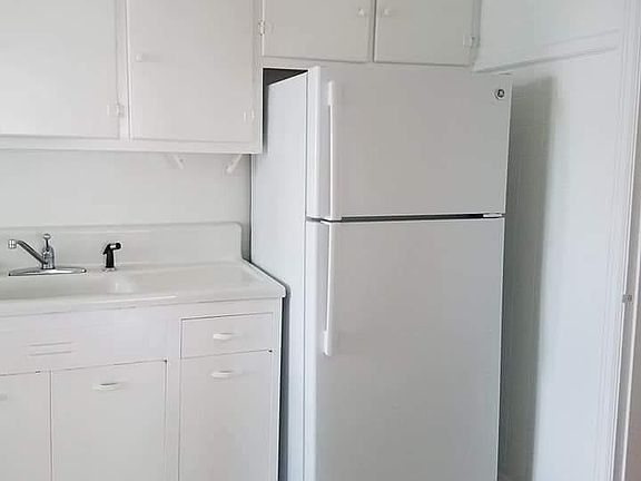 5th image of 1424 Kanawha Blvd E APT 10