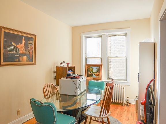 3rd image of 1049 W North Shore Ave APT 3S