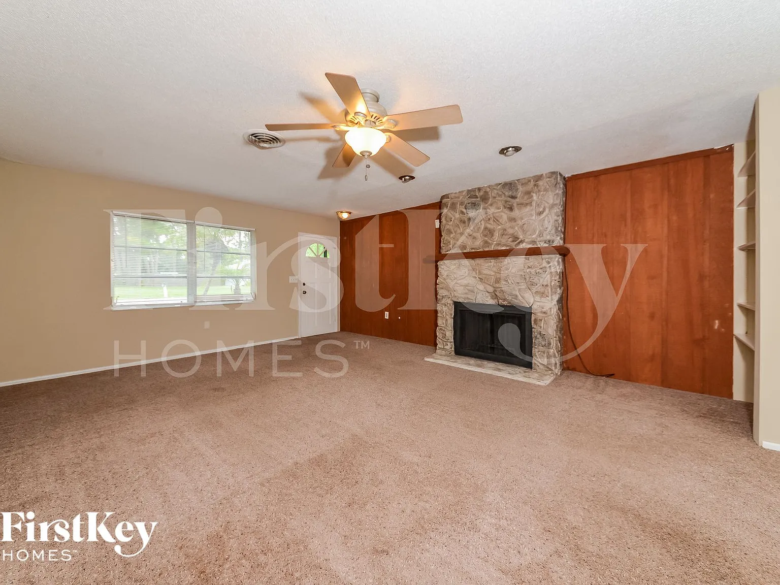 3 bed, 2.0 bath, 1388 sqft, $1,855 — Photo 2