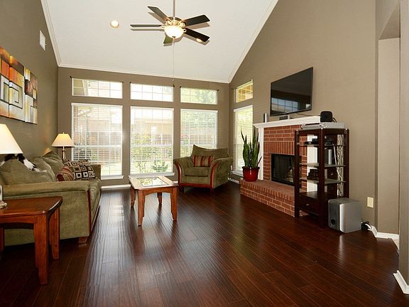 4th image of 702 Cottonwood Bend Dr
