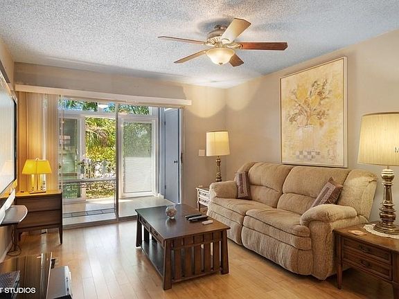 3rd image of 13928 Mission Oaks Blvd #13928