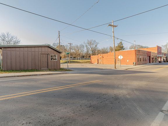 5th image of 102 S Chattanooga St