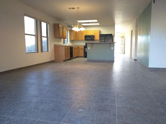 4th image of 5332 E Flower Ave