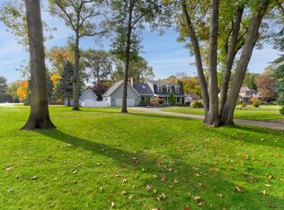 1415 Rood Point Rd, Muskegon, MI 49441