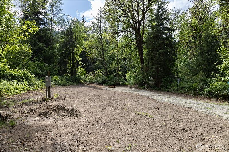 3rd image of 14820 Mountain View Lane
