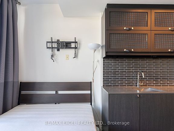 4th image of 783 Bathurst St #506