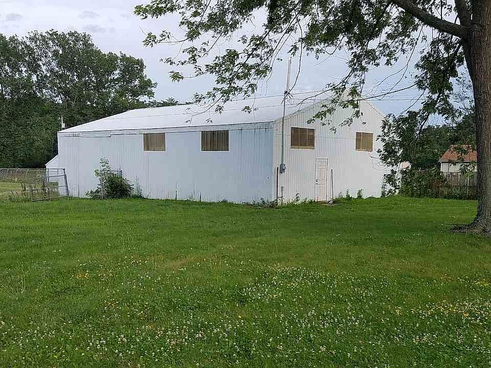 2nd image of 4018 E Pettit Ave