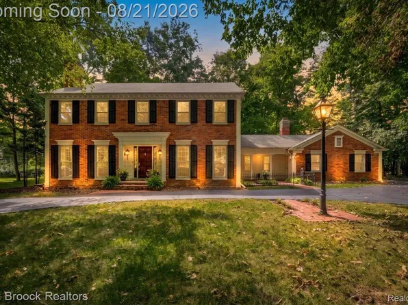 32845 Long Bow Ct, Beverly Hills, MI 48025