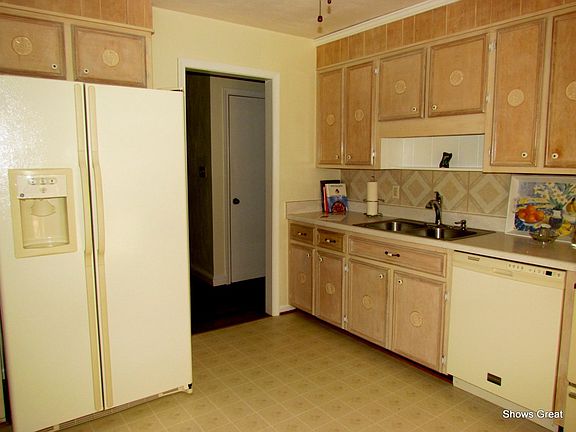 5th image of 2615 Charing Cross Dr