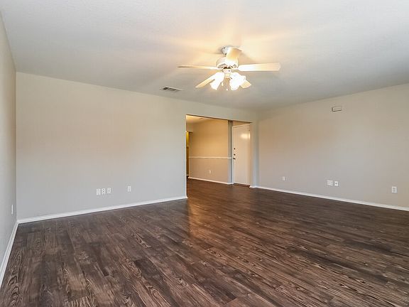 3rd image of 2745 Briscoe Dr