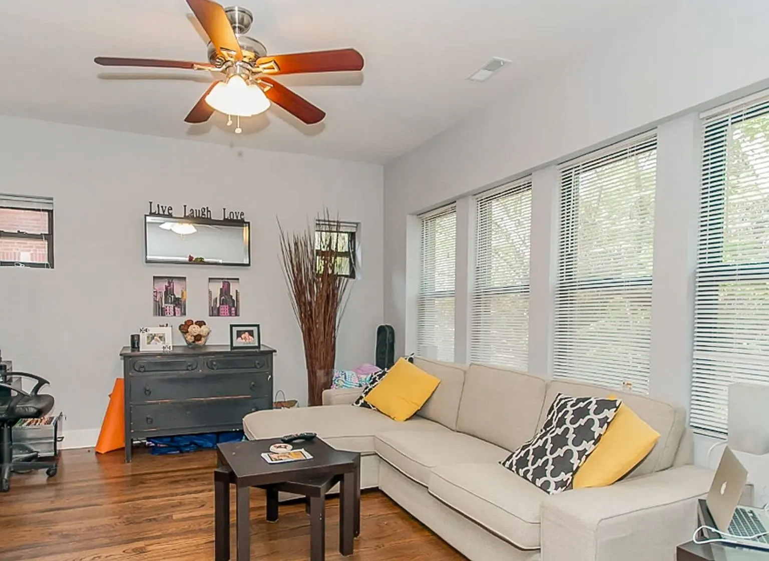 5553 N Magnolia Ave — Photo 3