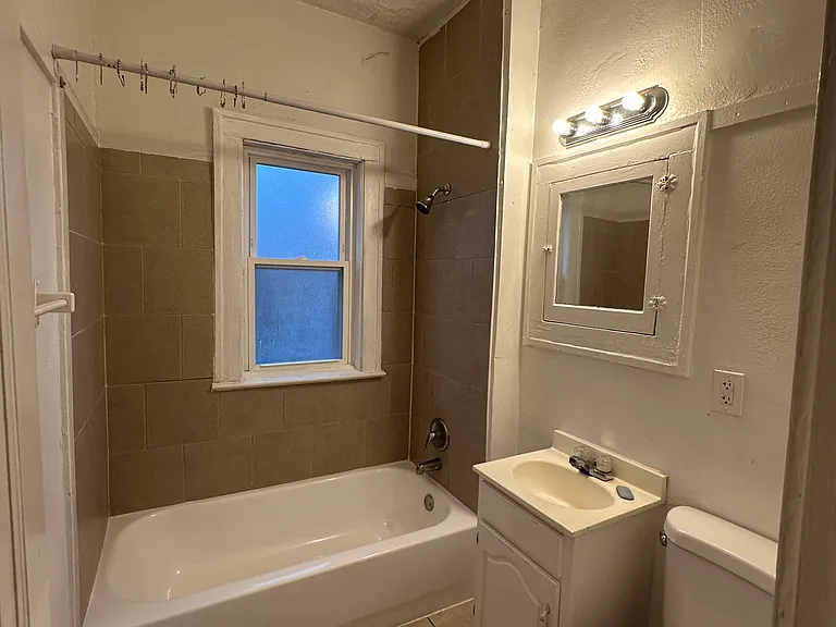 13811 Byron Ave #6 — Photo 7