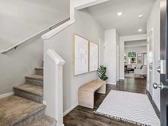 3rd image of 4355 Savannah Loop NE